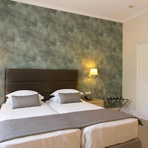 Zimmer mit Kingsize-Bett